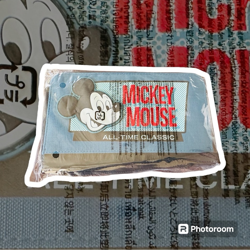 BRAND BEW MICKEY MOUSE ALL TIME CLASSIC WRIST WALLET MENS WOMENS